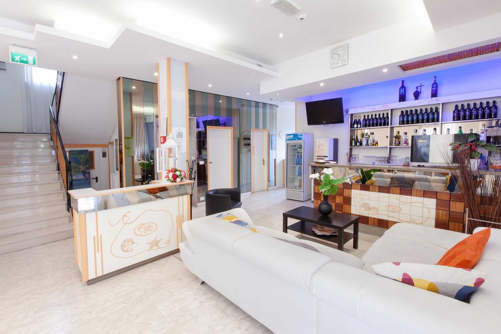 Hotel Graziana Риччоне Екстер'єр фото