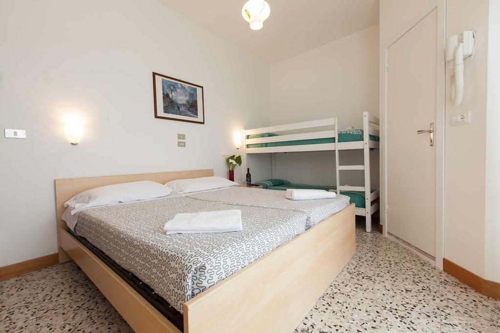 Hotel Graziana Риччоне Екстер'єр фото