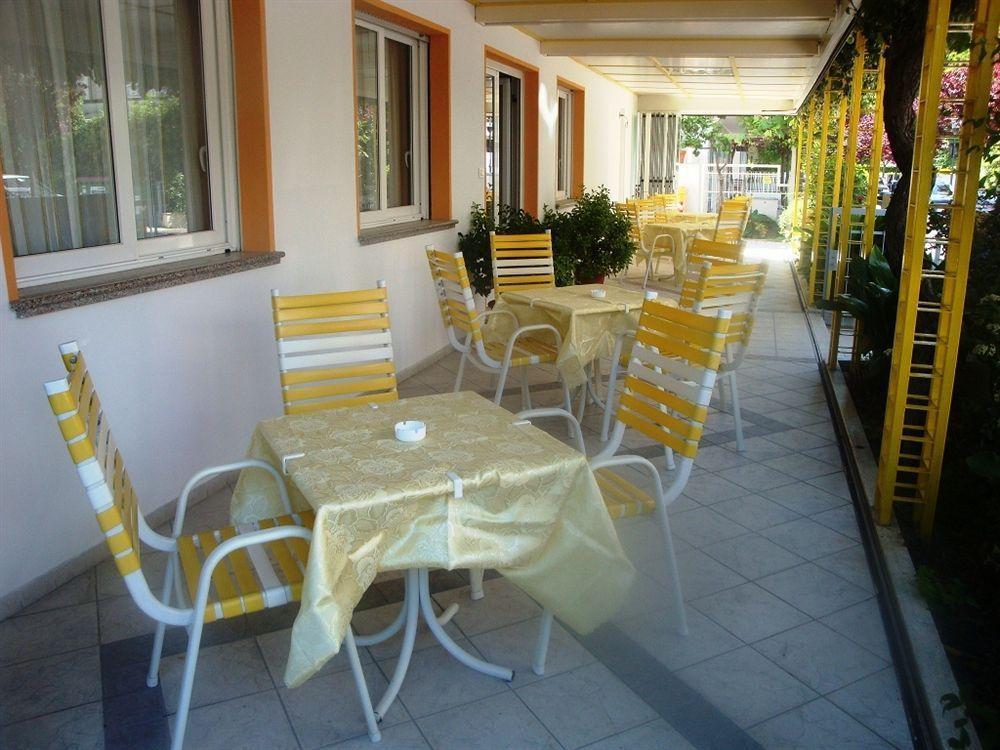 Hotel Graziana Риччоне Екстер'єр фото